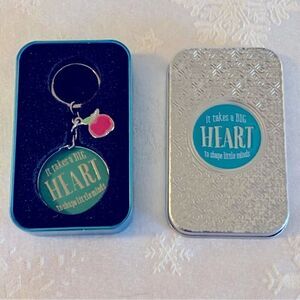 Keyring in a Tin Teachers Gift it takes a big heart to shape little minds NWT